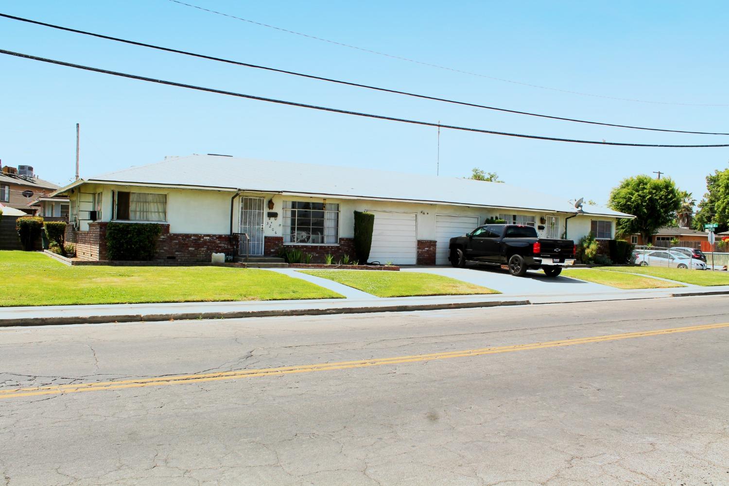 3204 E Weldon Avenue, Fresno, CA 93703