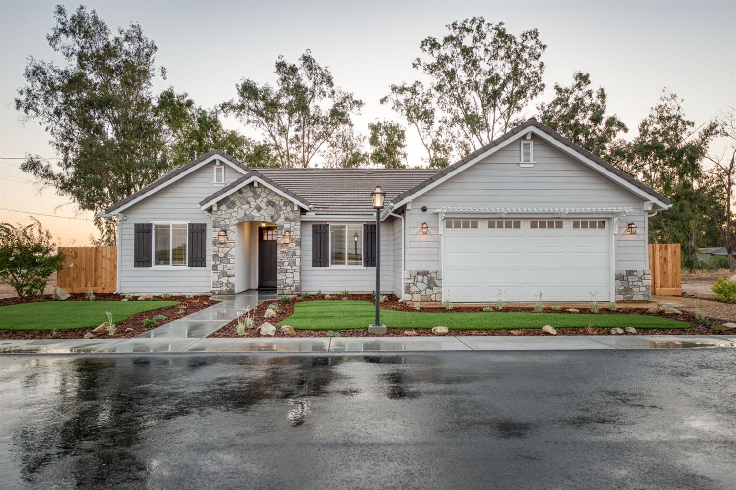 Photo of 43099 Deer Trail Ct in Coarsegold, CA