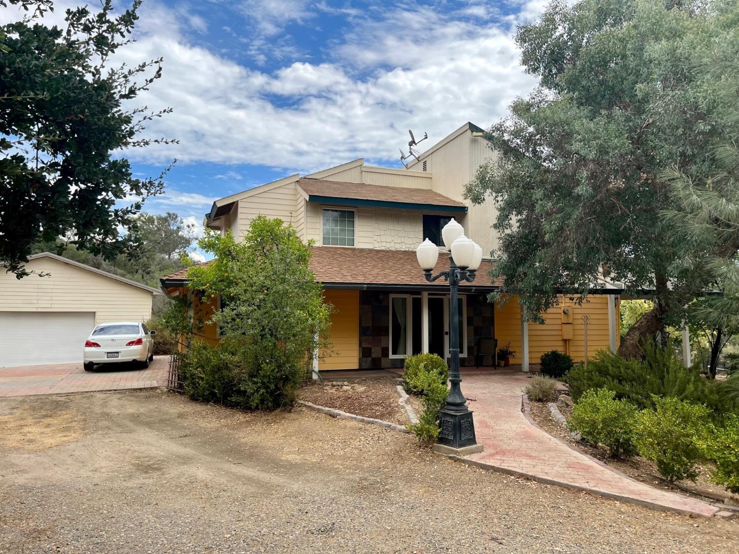 Photo of 42176 Titan Ct in Coarsegold, CA