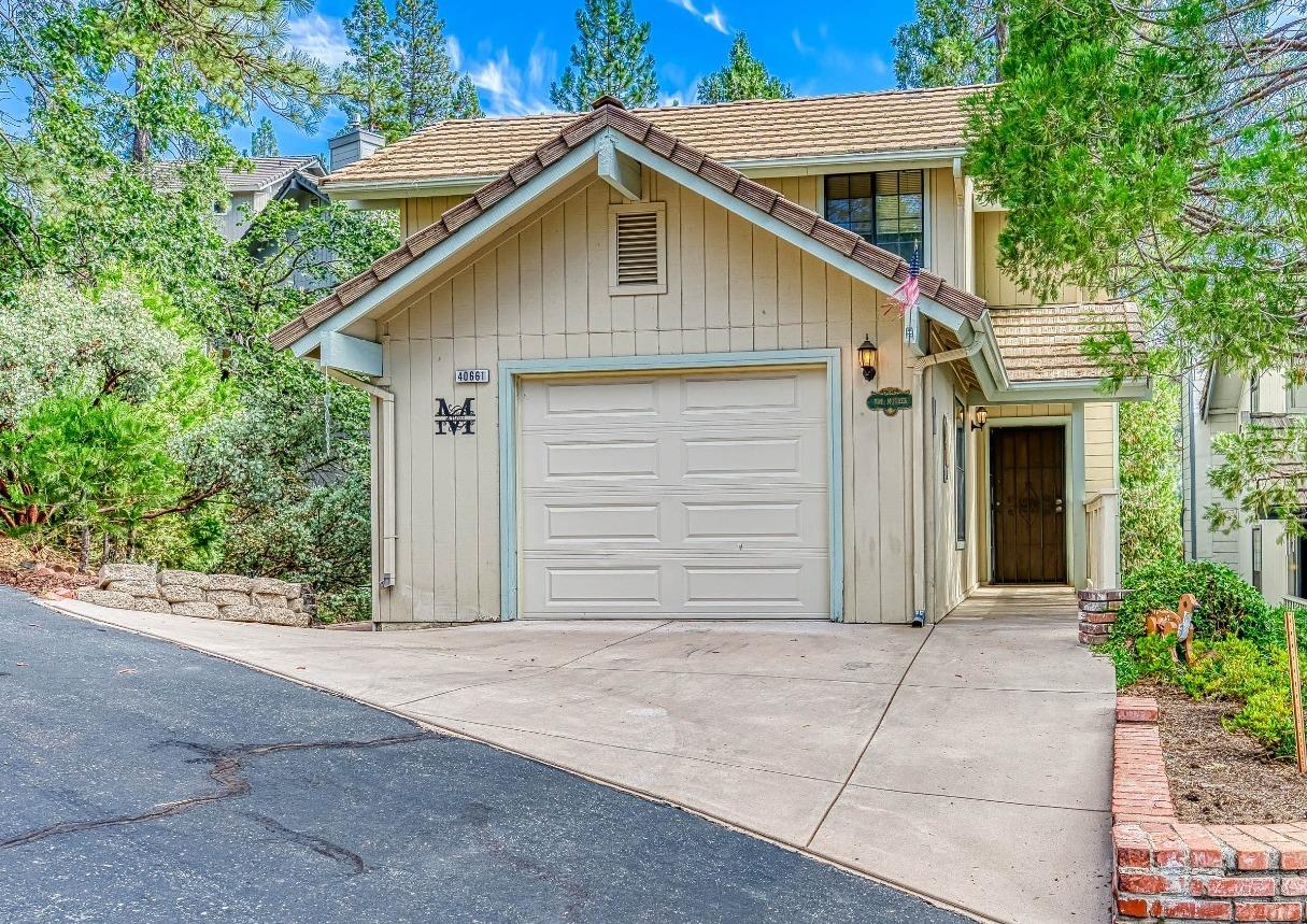 Photo of 40661 Foxboro Ct in Bass Lake, CA
