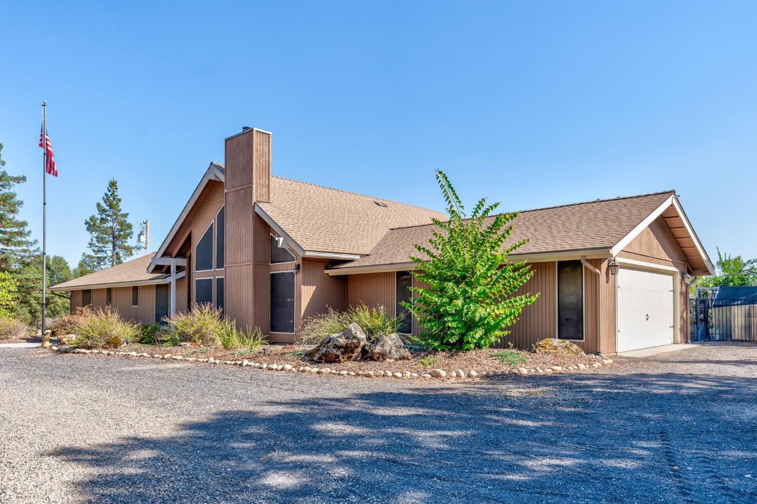 Photo of 33309 Robinhood Dr in Coarsegold, CA