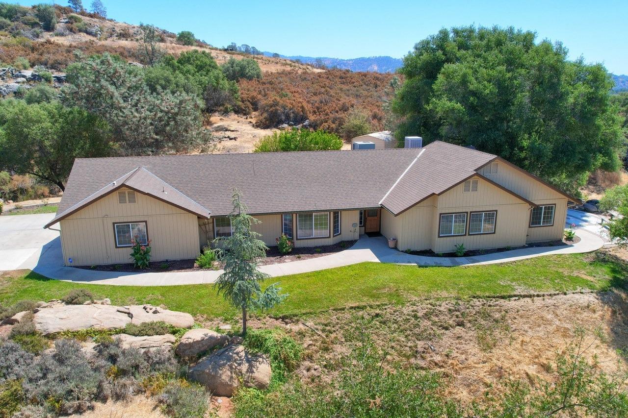 Photo of 35825 Douglas Trail Rd in Coarsegold, CA