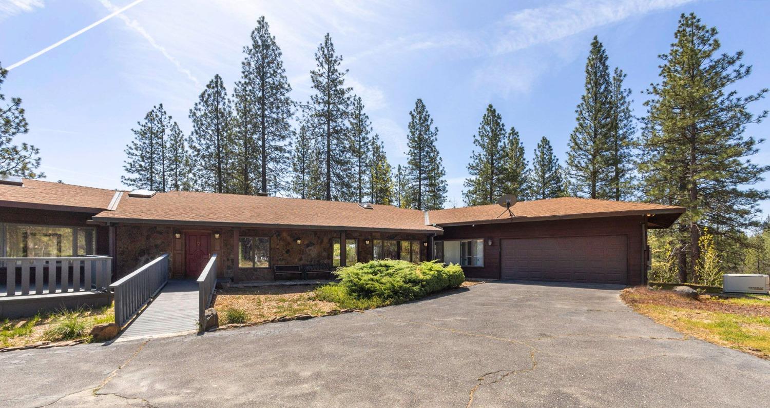 Photo of 10379 Mcmahon Rd in Coulterville, CA