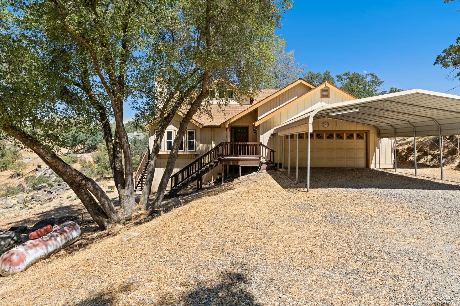Photo of 43033 Running Deer Dr in Coarsegold, CA