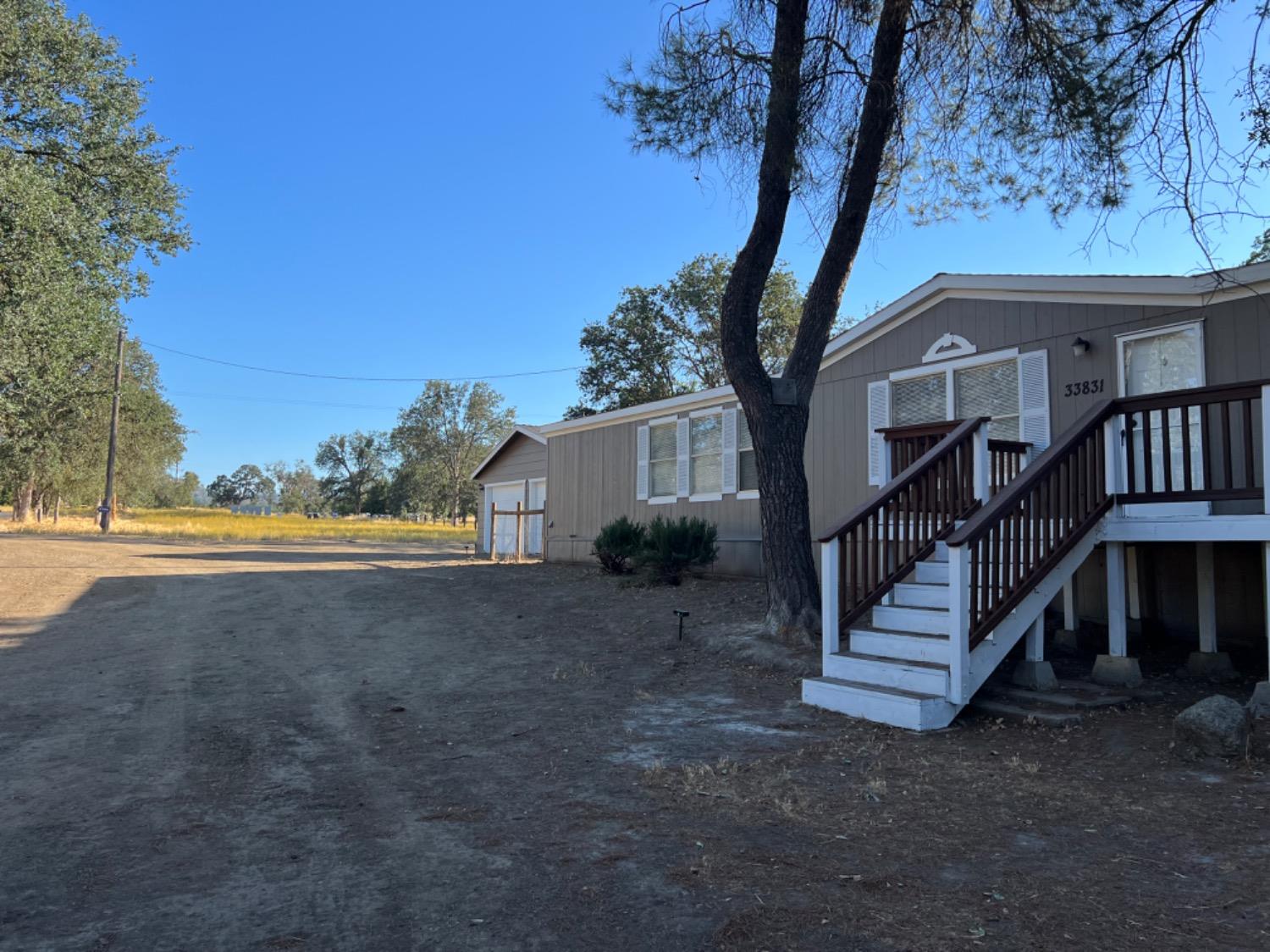 Photo of 33831 Medford Rd in Auberry, CA