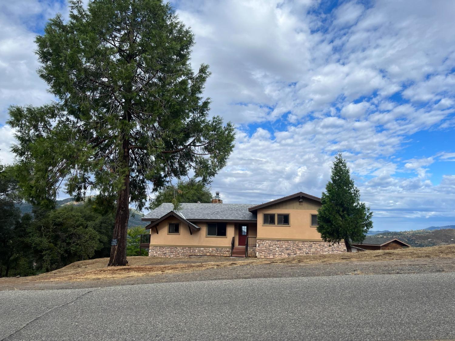 Photo of 39878 John W Rd Rd in Oakhurst, CA