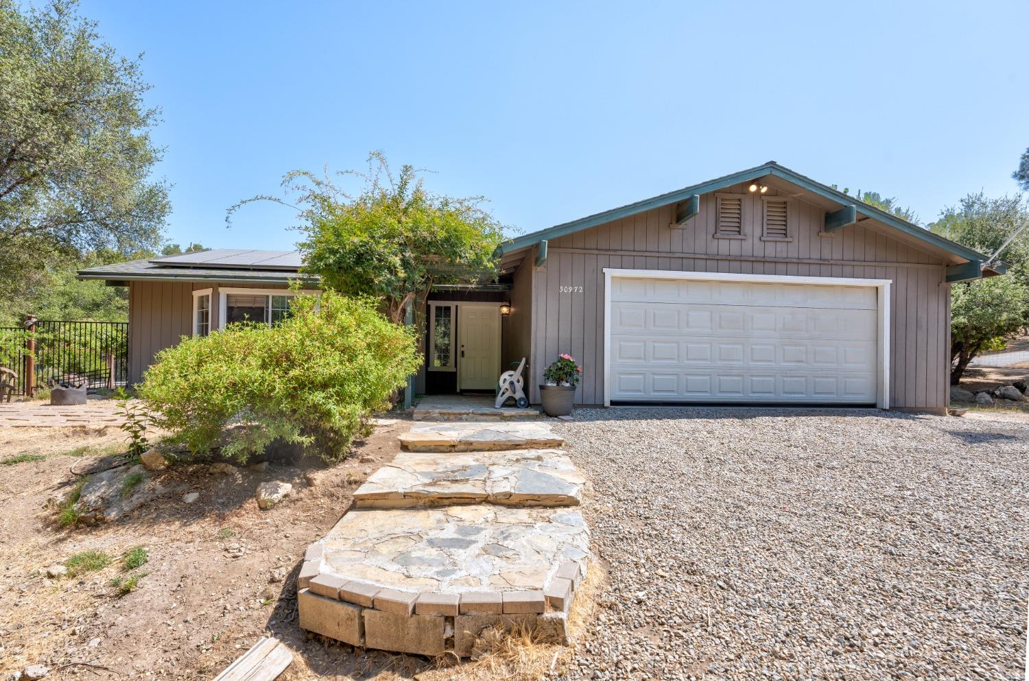 Photo of 30972 Willow Pond Ln in Coarsegold, CA