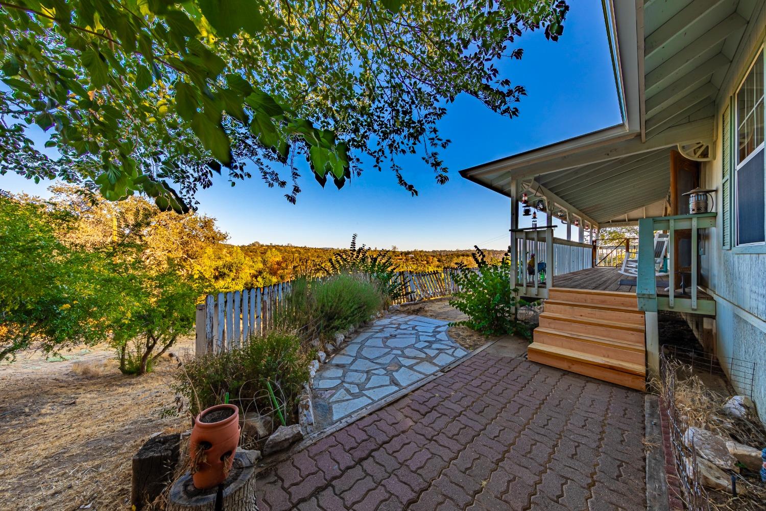 Photo of 43667 Rd 415 in Coarsegold, CA
