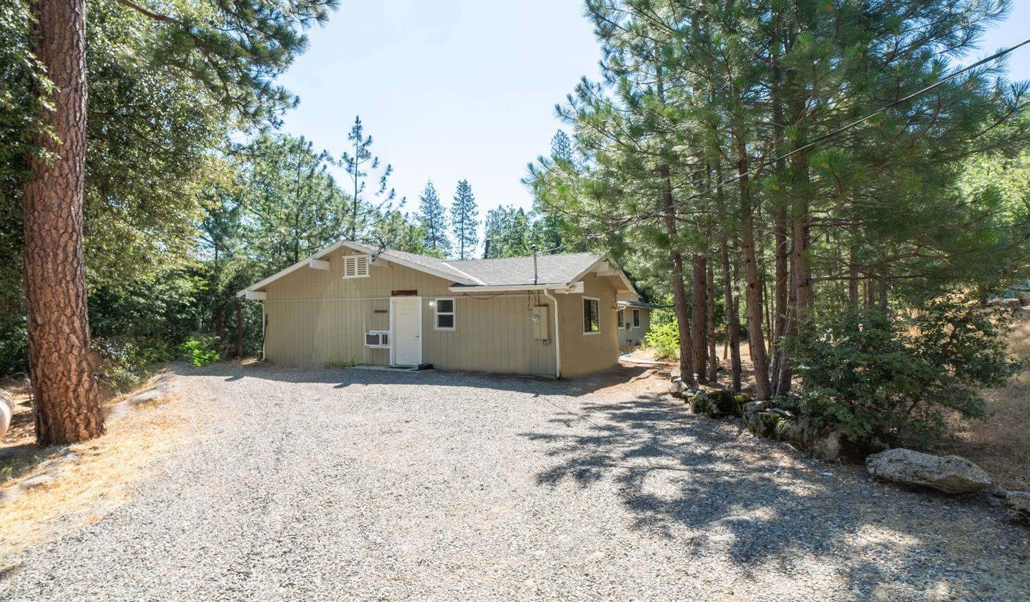 Photo of 38475 Sierra Lakes Dr in Oakhurst, CA