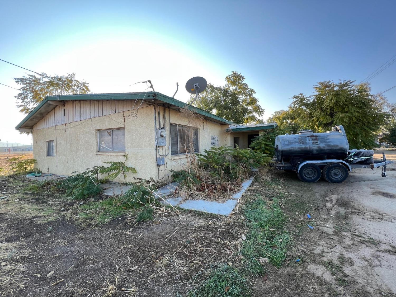 Photo of 1035 W Northgrand Ave in Porterville, CA