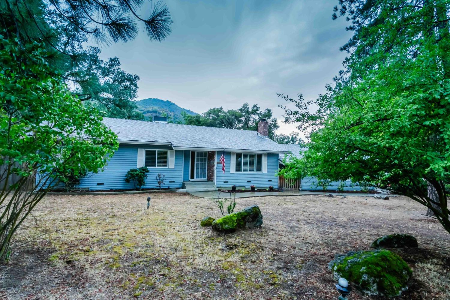 Photo of 48894 Rock Point Rd in Oakhurst, CA