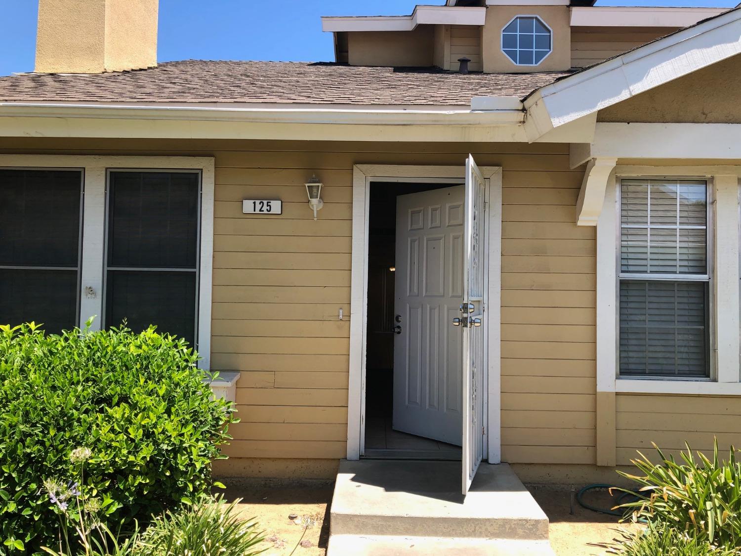Photo of 5455 N Marty Ave in Fresno, CA
