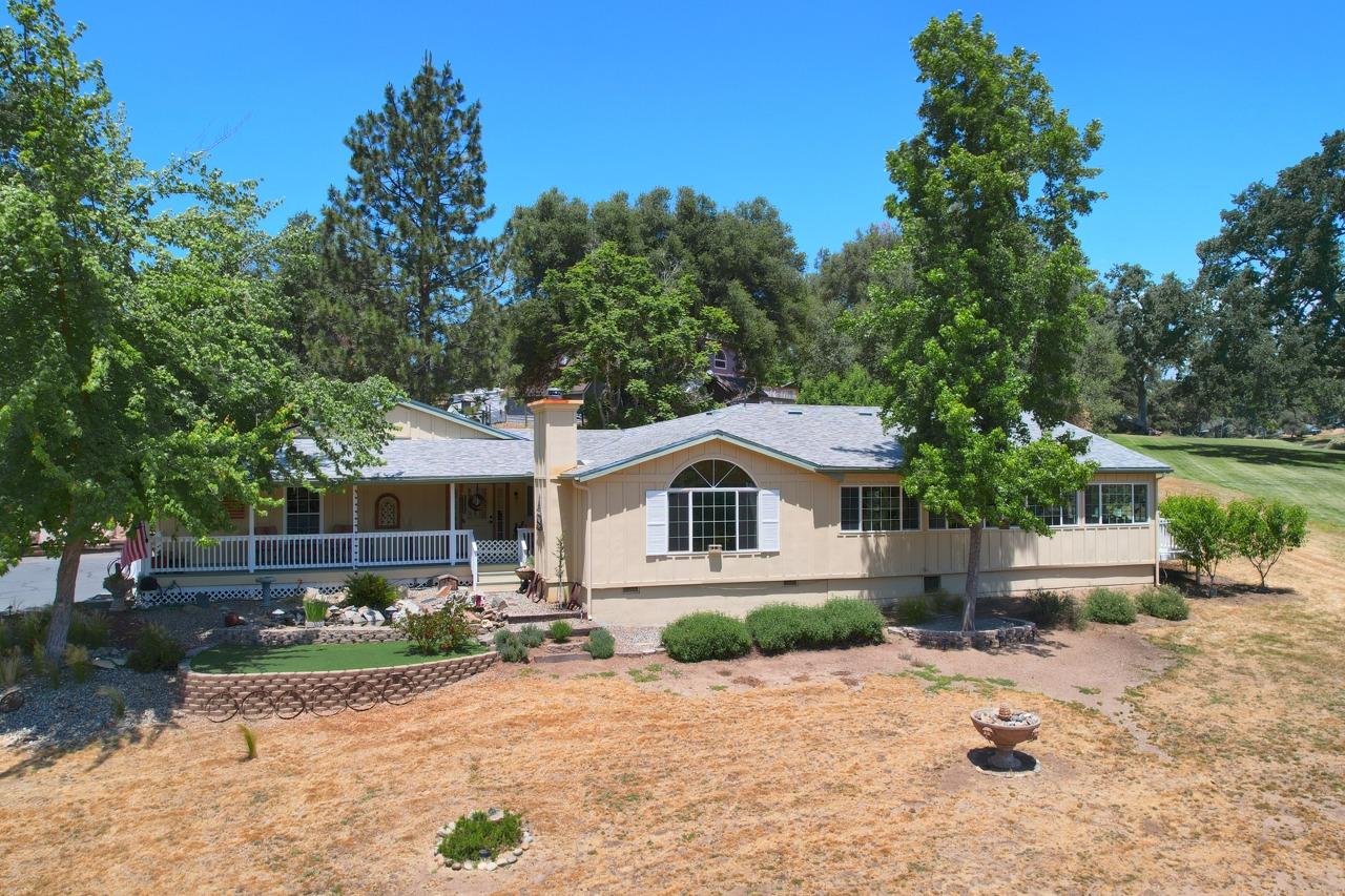 Photo of 40441 Griffin Dr in Oakhurst, CA