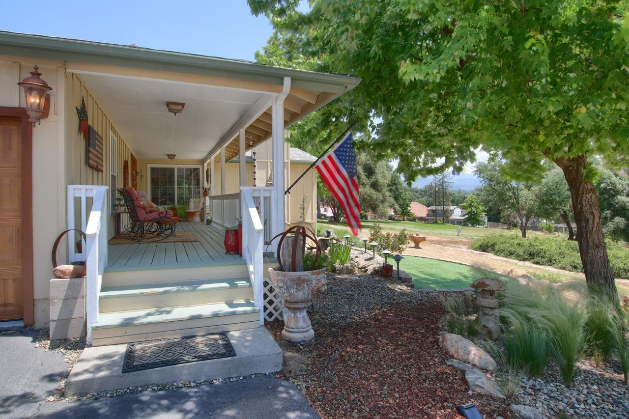 Photo of 40441 Griffin Dr in Oakhurst, CA
