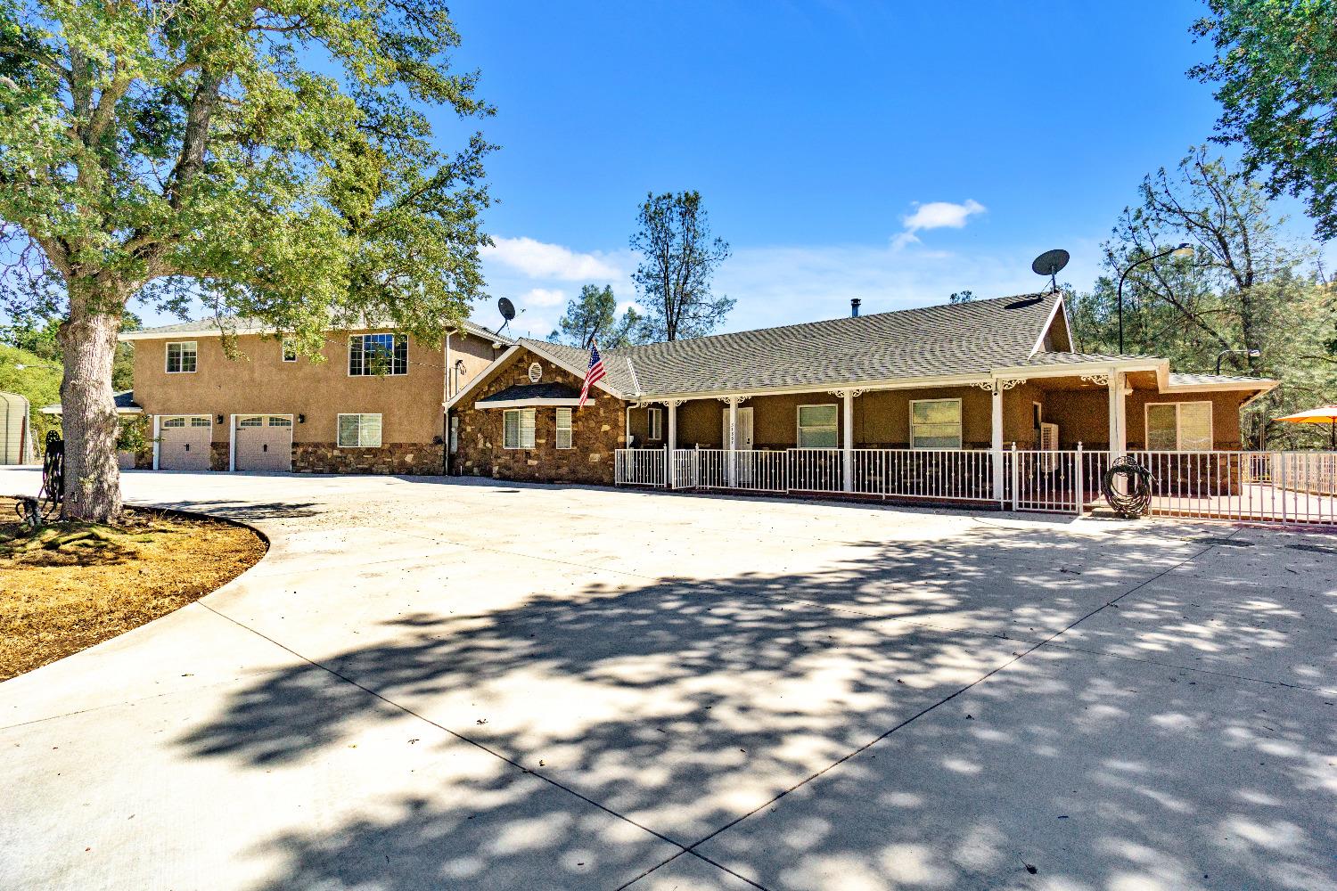 Photo of 31887 River Knolls Rd in Coarsegold, CA