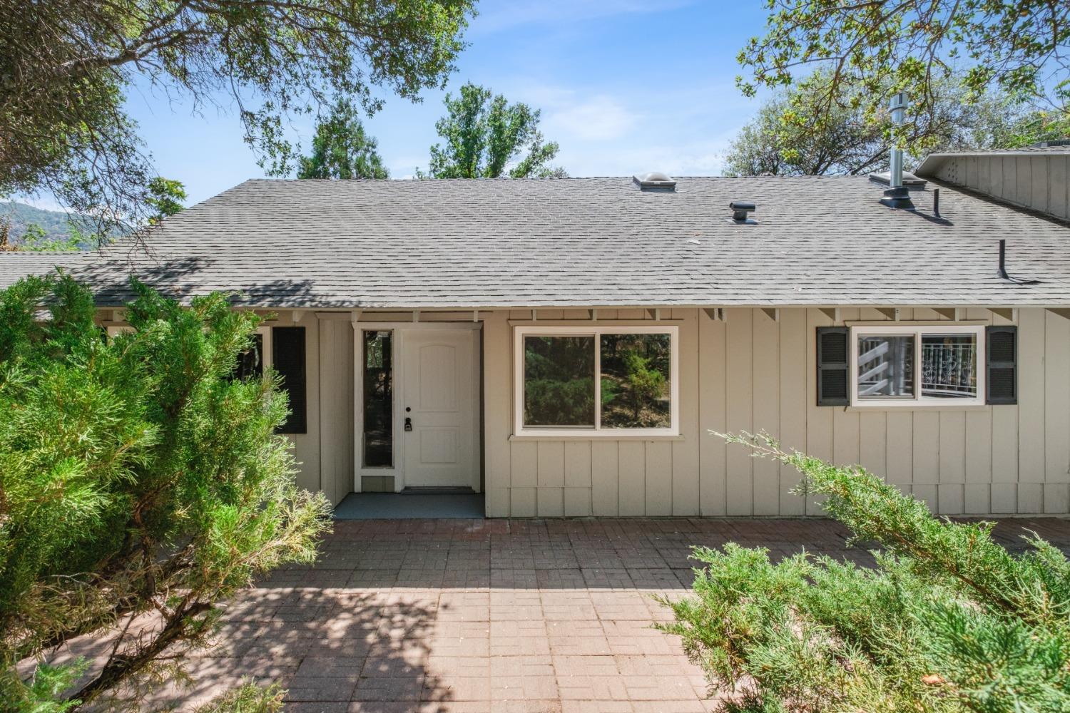 Photo of 40750 Hwy 49 in Oakhurst, CA