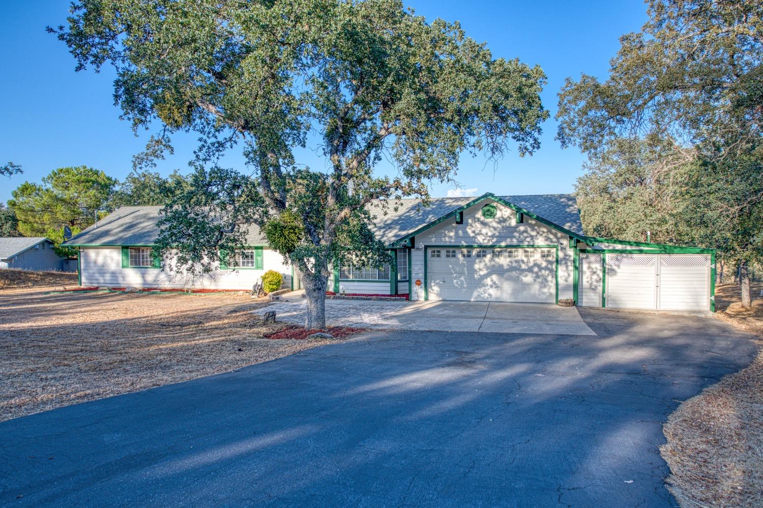Photo of 29923 Horseshoe Dr in Coarsegold, CA