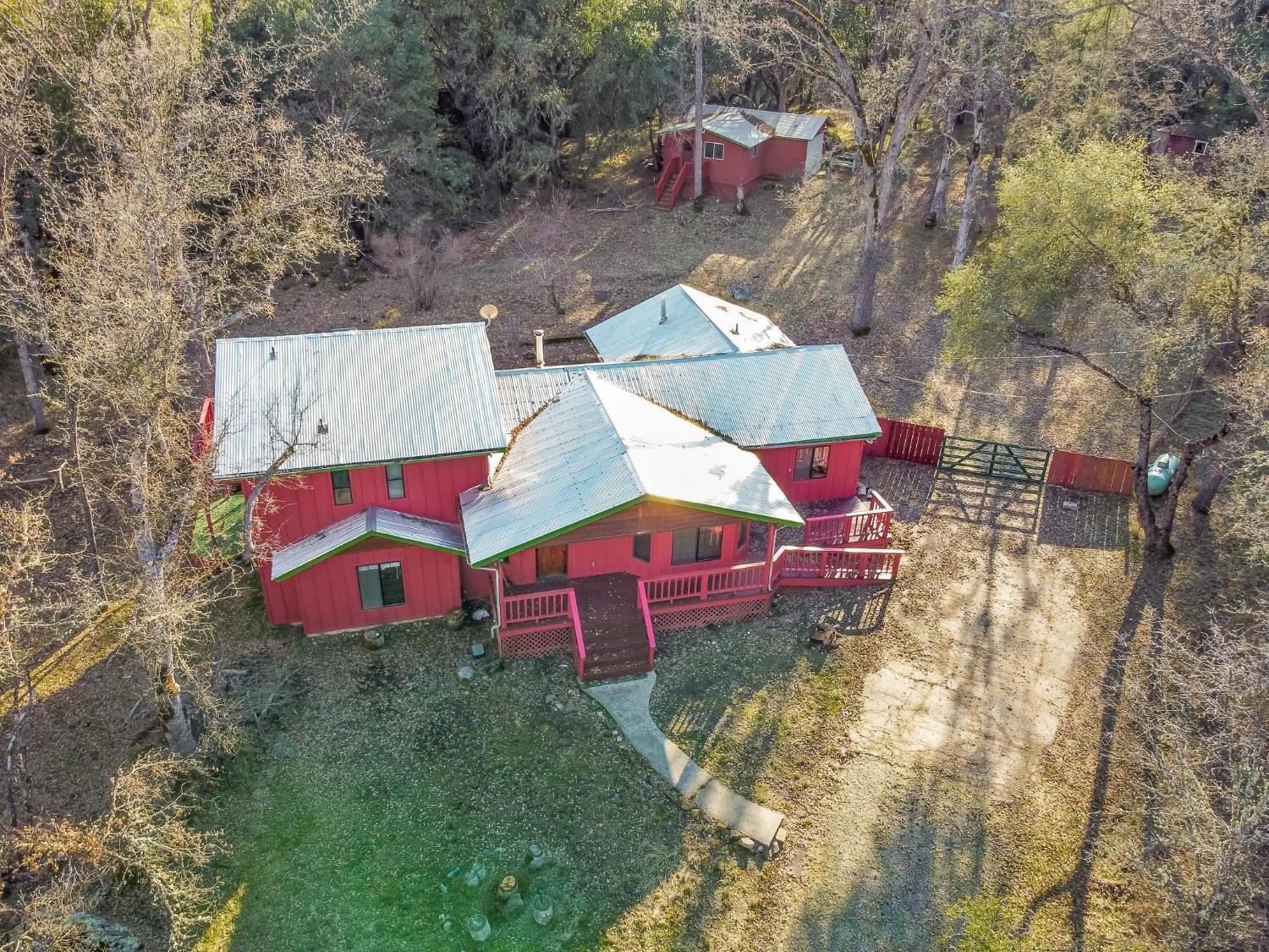 Photo of 37756 China Creek Rd in Oakhurst, CA