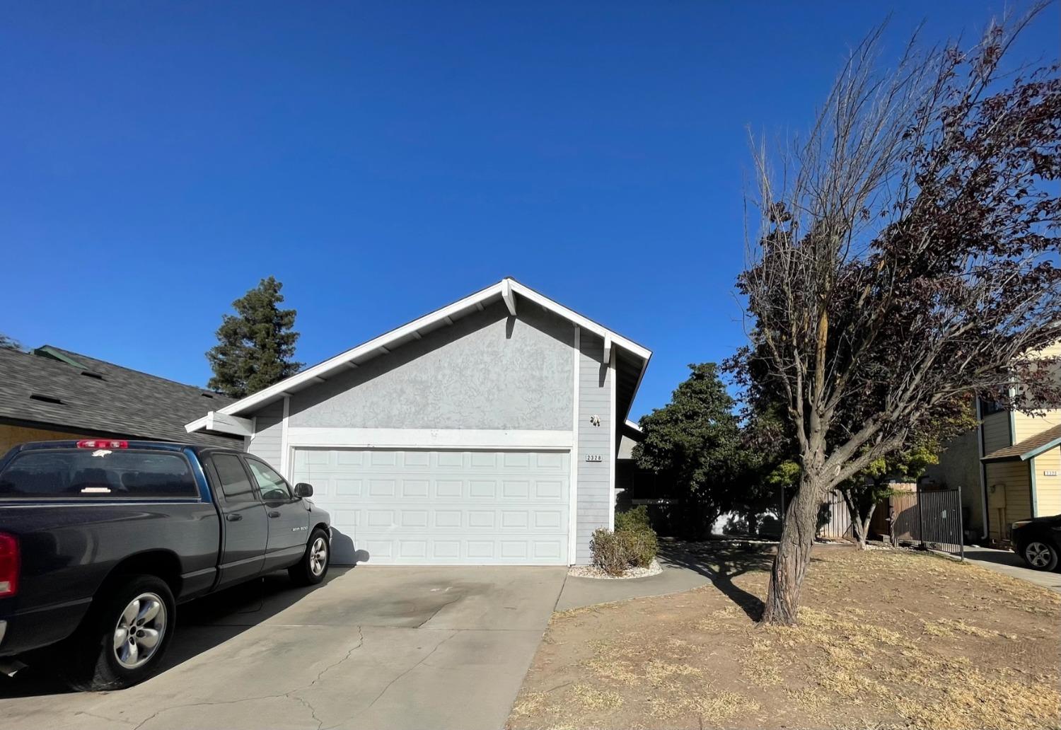 This home is great for a first time buyers or a investor looking to add to his portfolio. Located a short distance from Mid-State Plaza and other shopping.