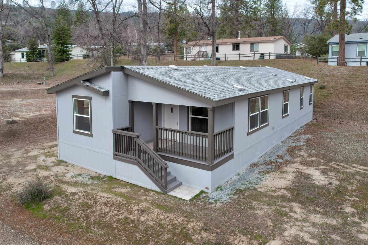 Photo of 43555 Hwy 41 in Oakhurst, CA