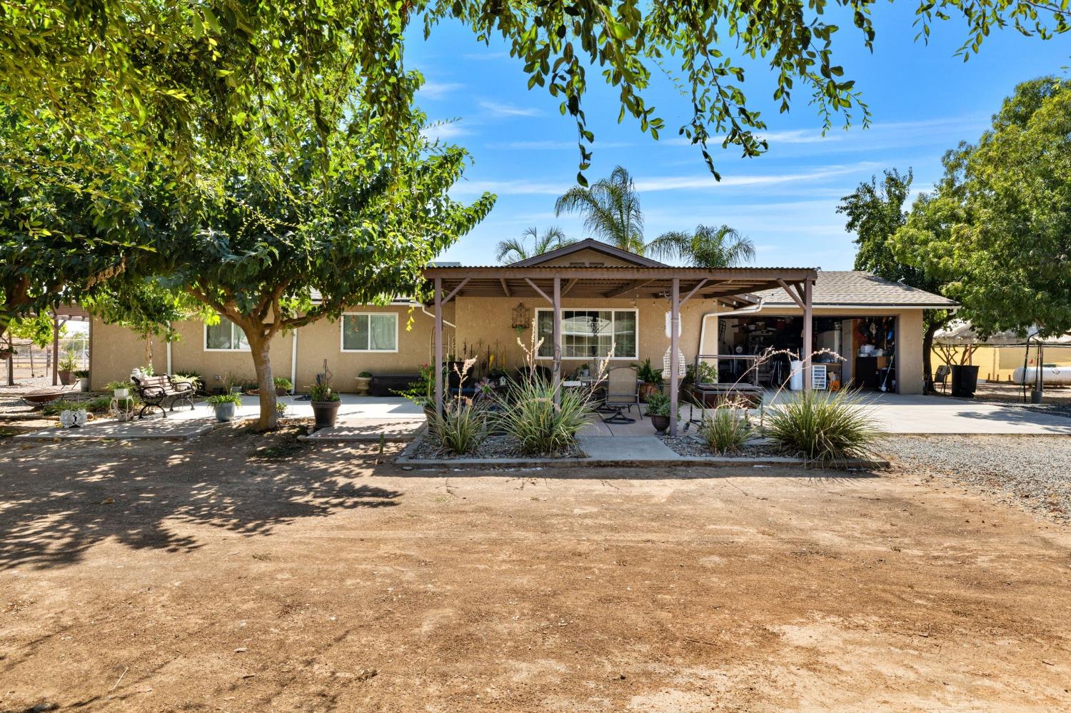Come take a look at this very well maintained country home.  The home is situated on almost an acre of land with full perimeter fencing.  Pride of ownership truly shows on the inside and out! 10 minute drive to the El Paseo Marketplace shopping center.  Great value, a must see!
