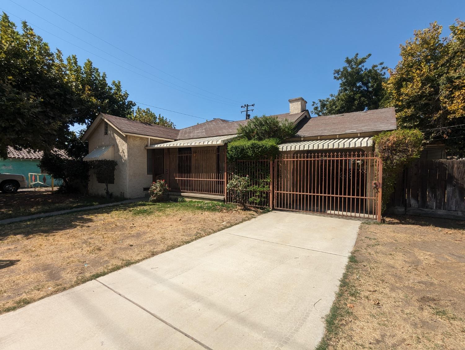 Photo of 615 E 5th St in Madera, CA