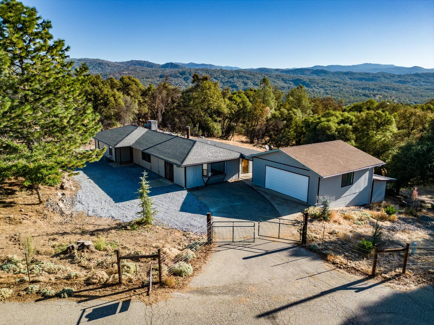 Photo of 42241 High Point Ct in Ahwahnee, CA