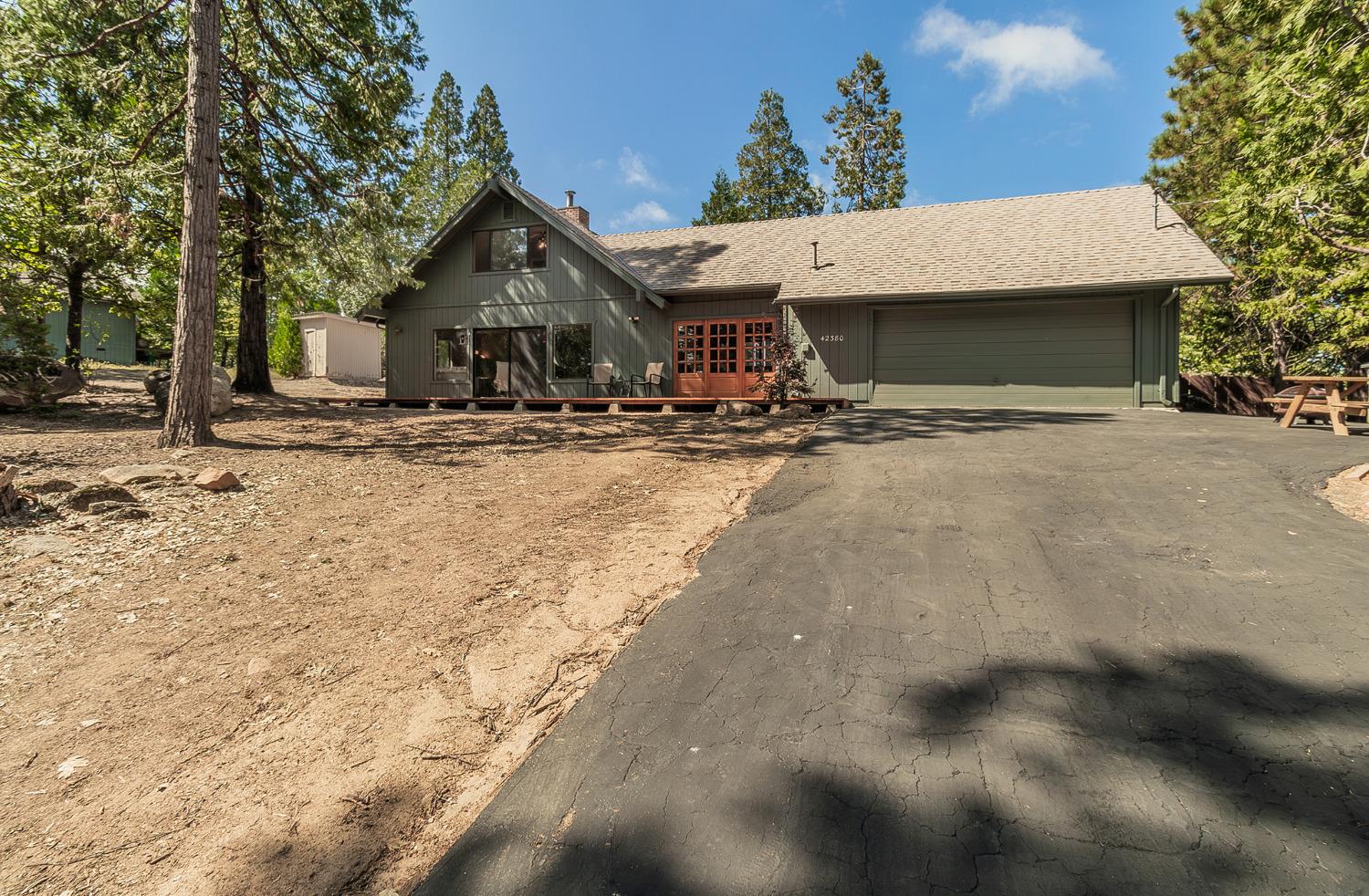 Photo of 42380 Bald Mountain Rd in Auberry, CA