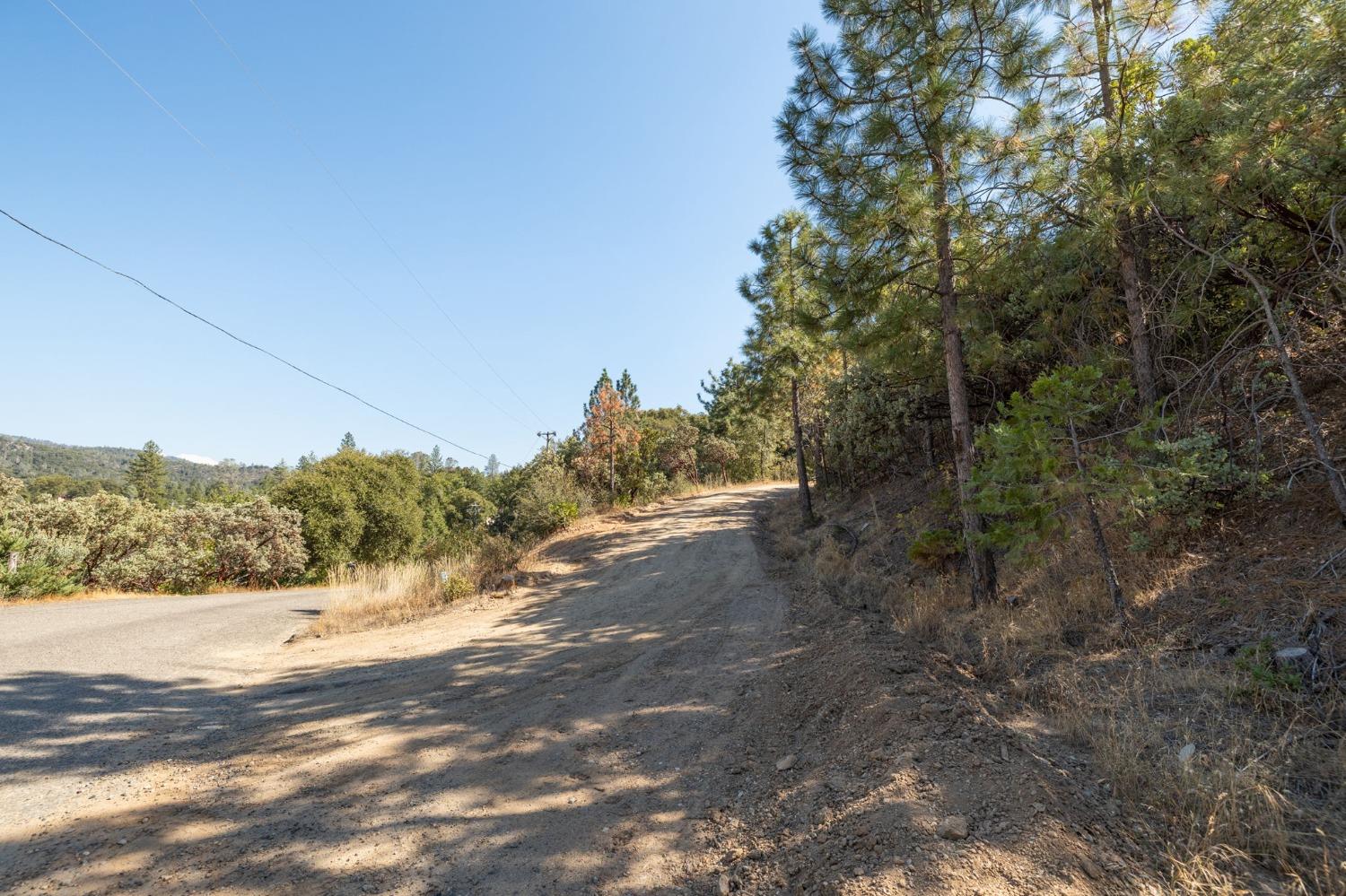 Photo of 10 Yosemite Pines Dr in Oakhurst, CA