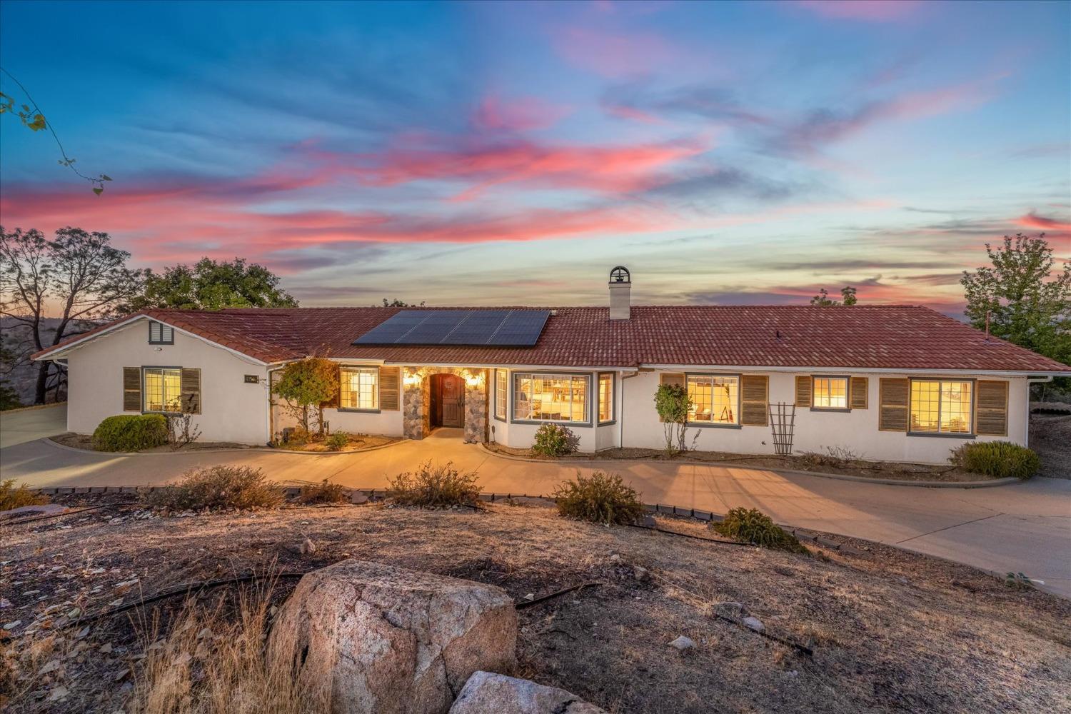 Photo of 41187 Lilley Mountain Dr in Coarsegold, CA
