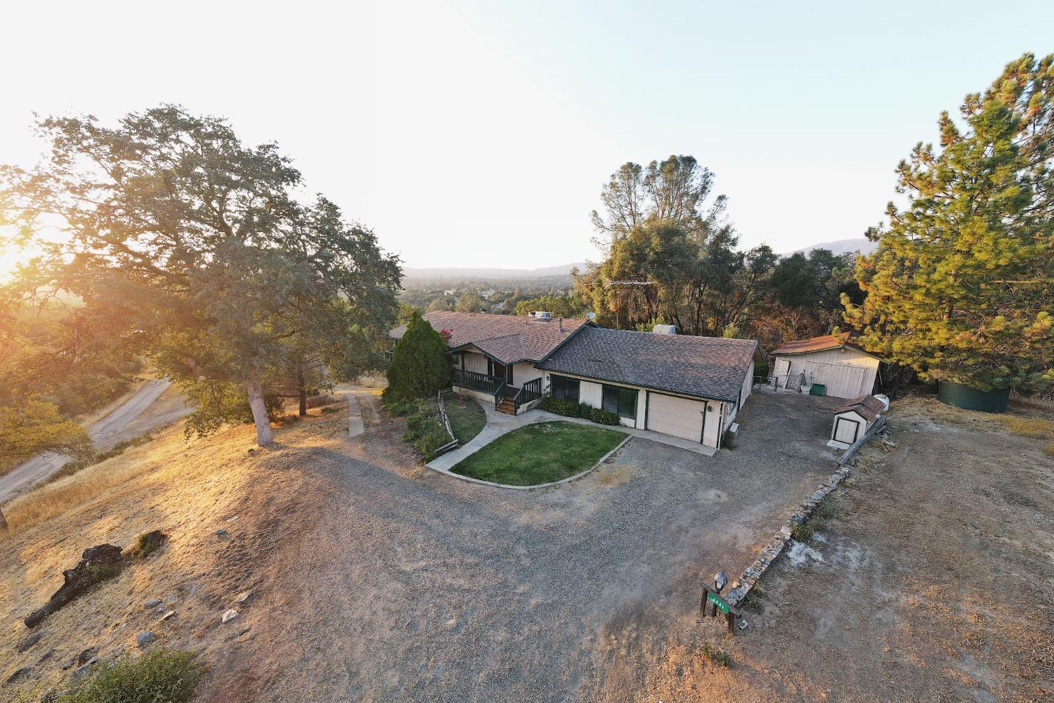 Photo of 4884 Oakridge Rd in Mariposa, CA