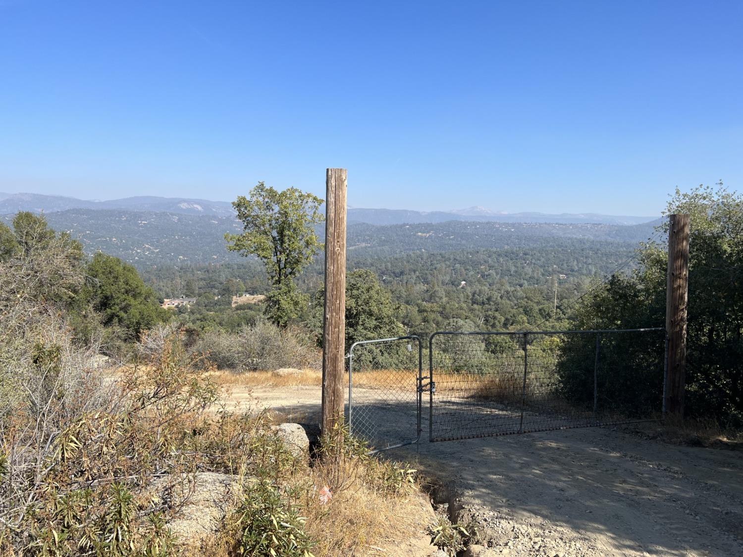 Photo of 38623 Hwy 41 in Oakhurst, CA