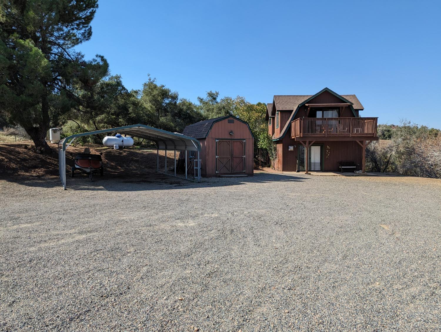 Photo of 50539 High Oaks Ln in Squaw Valley, CA