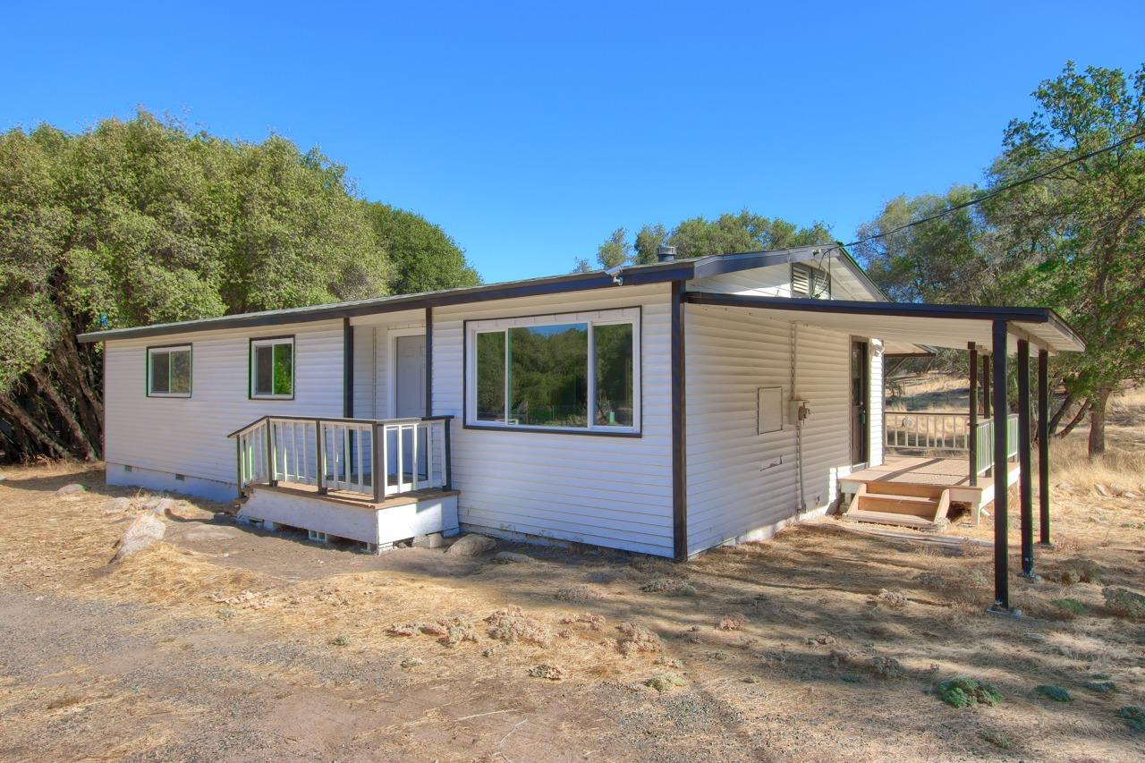 Photo of 31761 Apache Rd in Coarsegold, CA