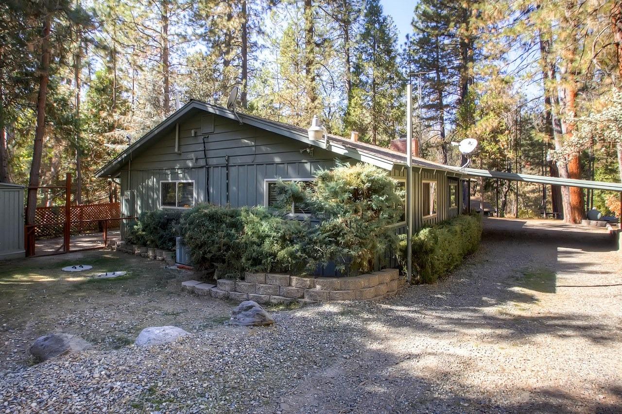 Photo of 42984 Scenic Dr in Oakhurst, CA