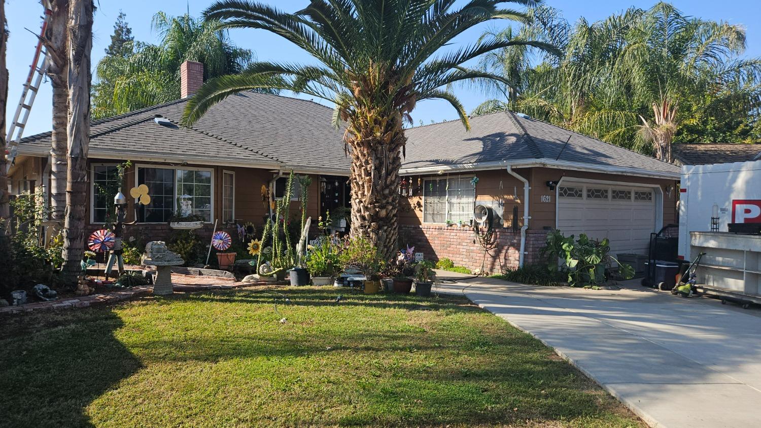 Beautiful home in close distance to your schools. This home features a nice size lot and a great backyard. The 3br/2b home has a wonderful floor plan with  a large garage and an extra room in it. Don't miss out on this home.