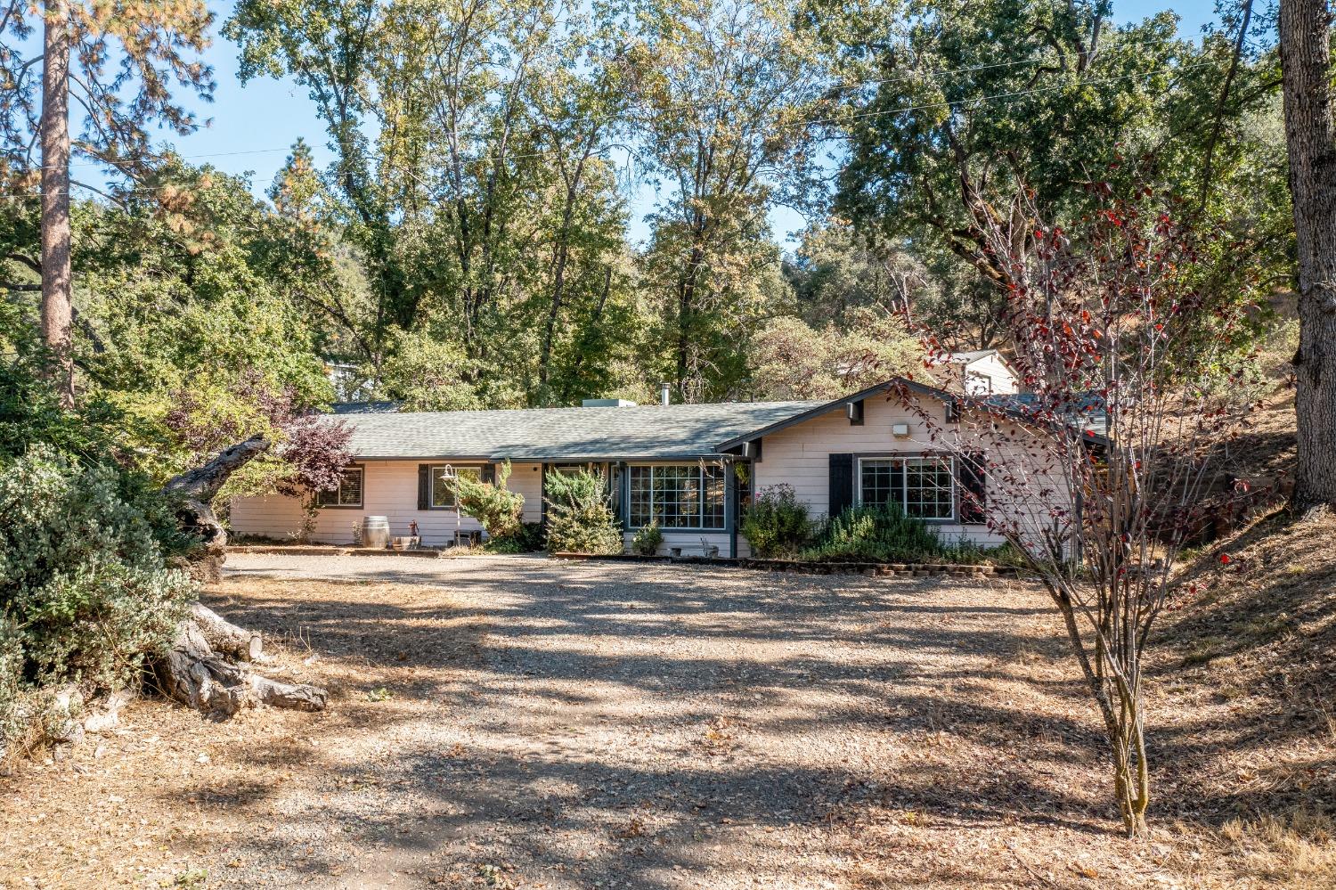 Photo of 37569 Ravensbrook Wy in Coarsegold, CA