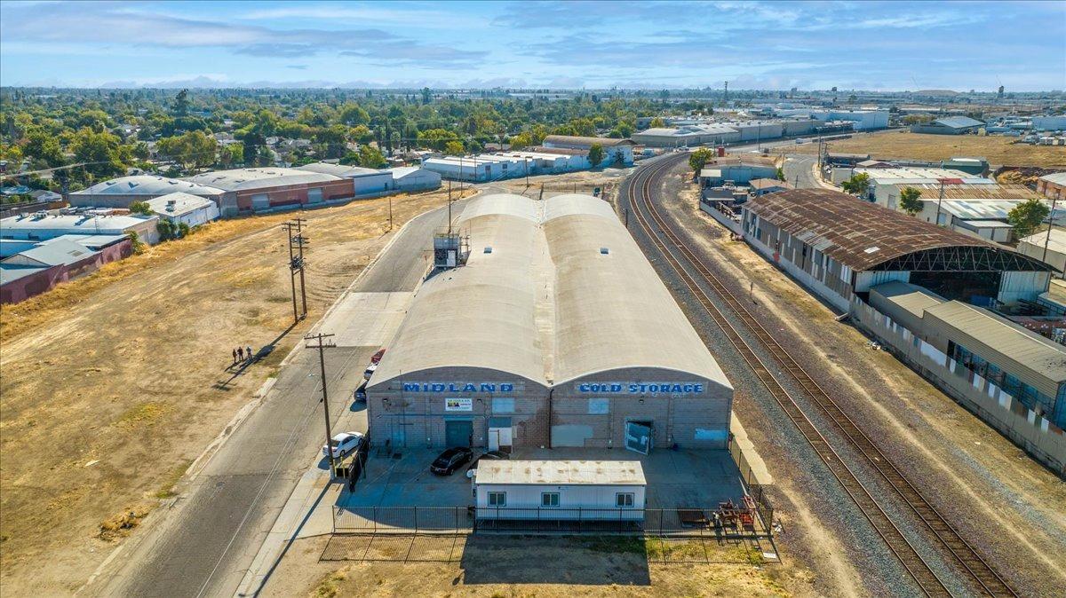 Commercial in Fresno - photo 2