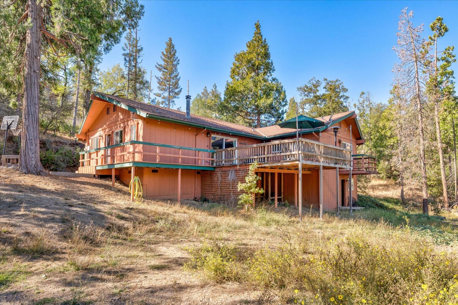 Photo of 39712 Deer Ridge Dr in Oakhurst, CA