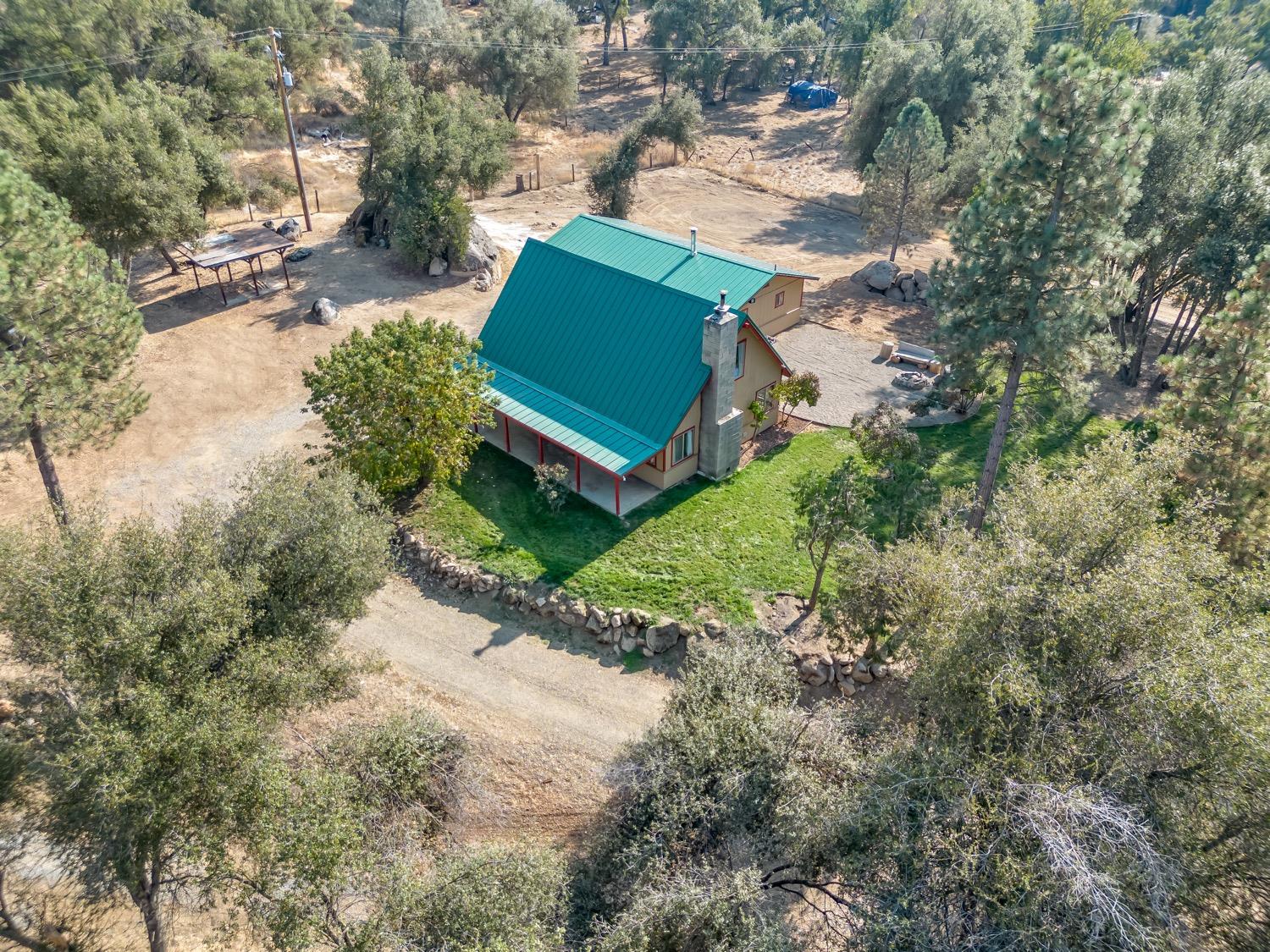 Photo of 41841 Pamela Pl in Oakhurst, CA