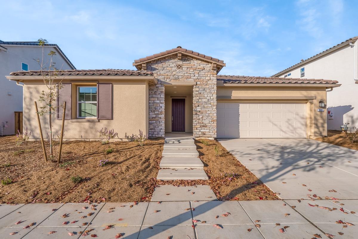 Photo of 549 Laurel Crest Ave in Madera, CA