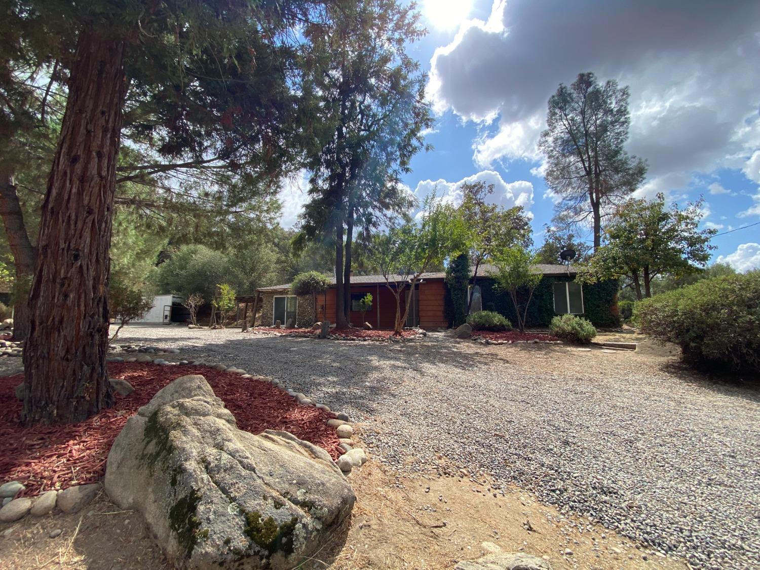 Photo of 30413 Hwy 41 in Coarsegold, CA
