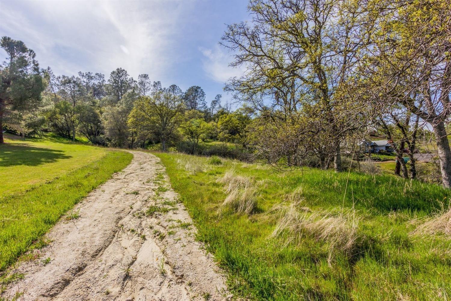 Photo of 29643 Horseshoe Dr in Coarsegold, CA