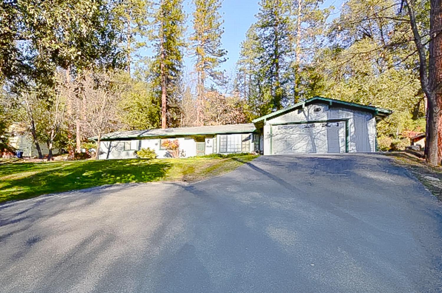 Photo of 43099 E Sugar Pine Dr in Oakhurst, CA