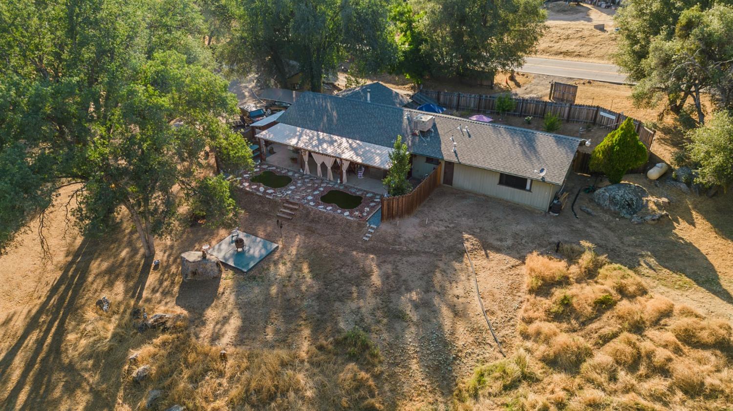 Photo of 50912 Rd 426 in Oakhurst, CA