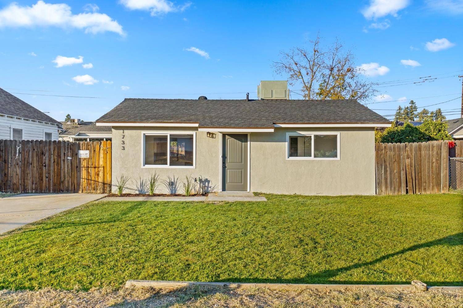 Photo of 1733 4th St in Clovis, CA