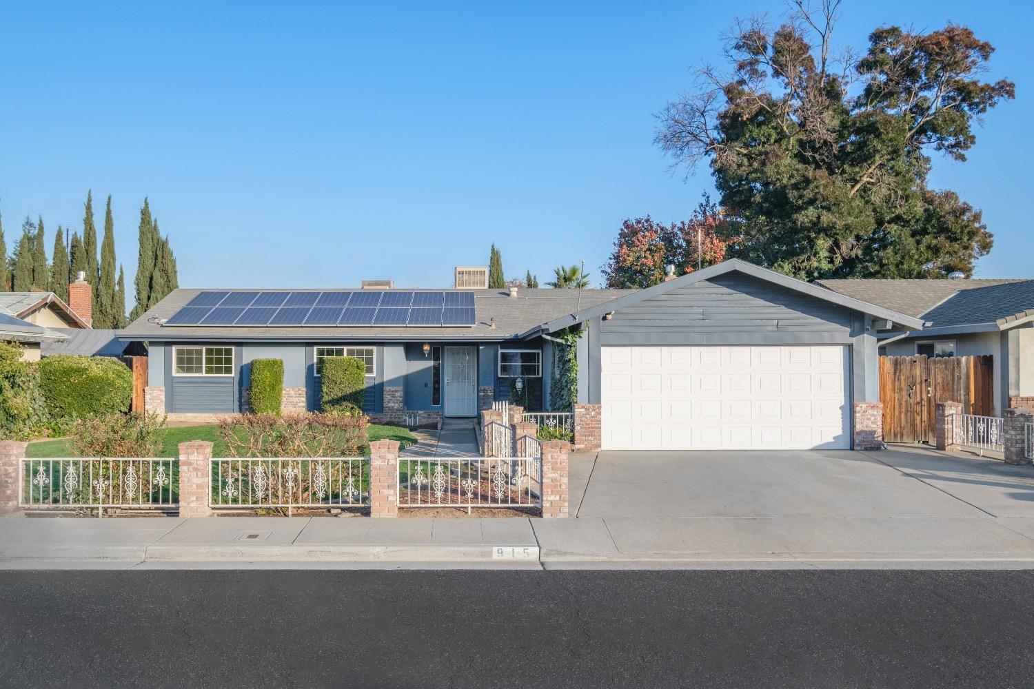 Photo of 915 Fordham Ave in Clovis, CA