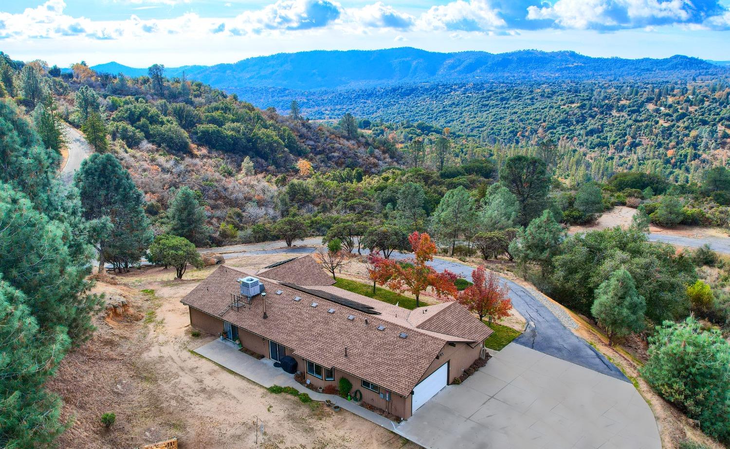 Photo of 45205 Sno Flake Ln in Ahwahnee, CA