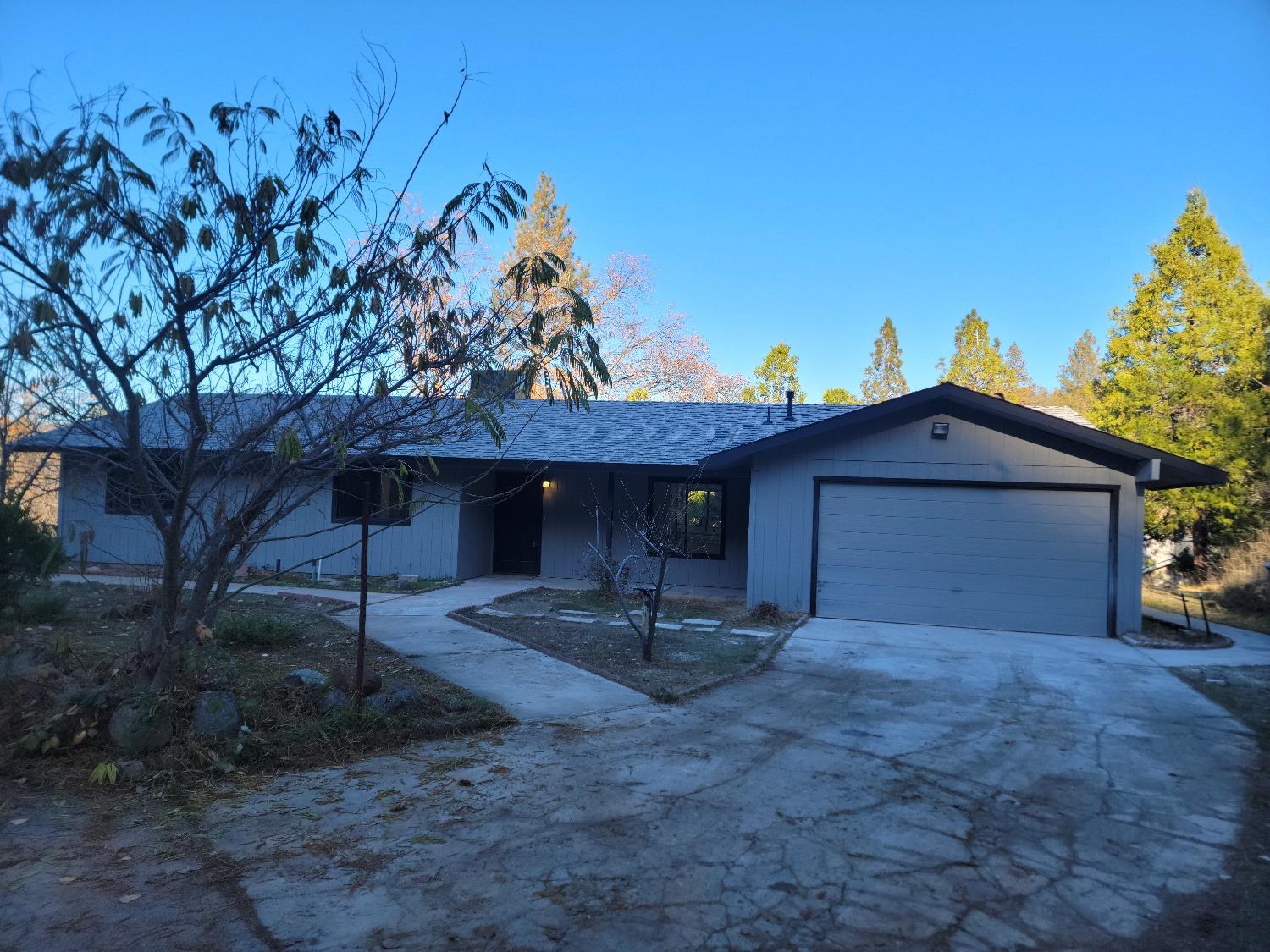 Photo of 49352 Cavin Ln in Coarsegold, CA