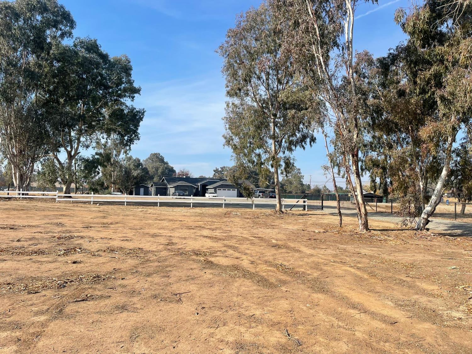 Photo of 12606 Gleason Dr in Madera, CA